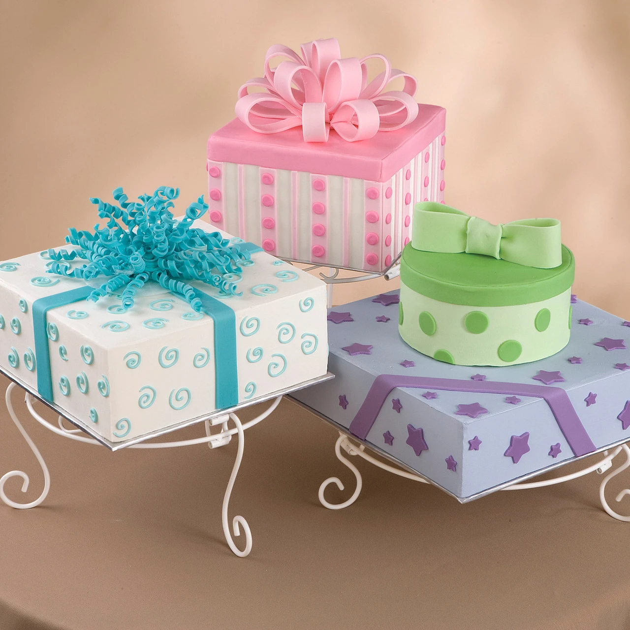 Wilton White Cake Stand And Dessert Display Set, 15-Piece 4 Wilton White Cake Stand And Dessert Display Set, 15-Piece - Image 3