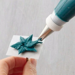 Wilton How To Pipe Simple Icing Flowers Cake Decorating Kit, 68-Piece -Wilton Store gvrcaezbmabhhsiakjrz 47932.1691046812