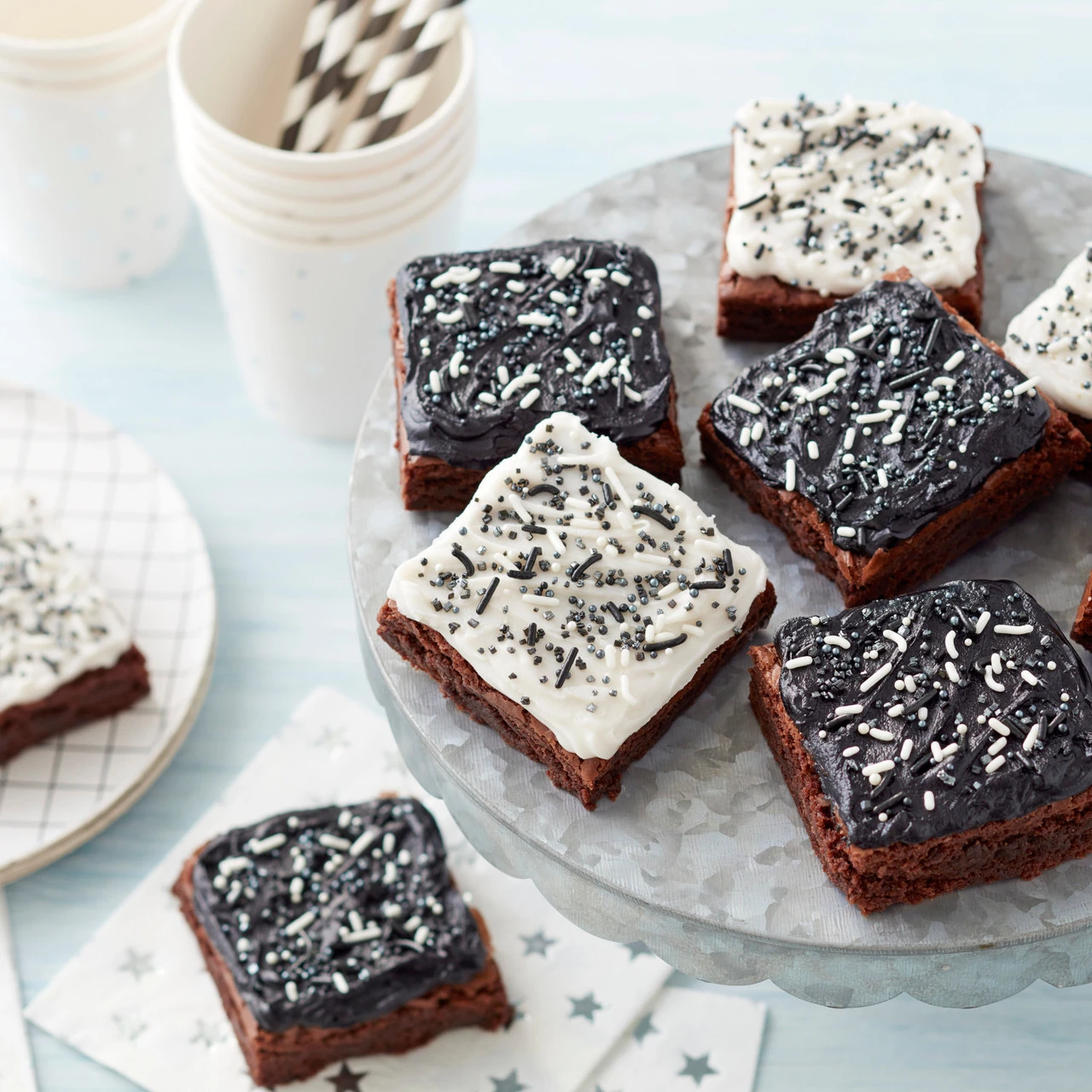 Wilton Recipe Right Non-Stick 9-Inch Square Brownie Baking Pan With Lid, Multipack Of 2 7 Wilton Recipe Right Non-Stick 9-Inch Square Brownie Baking Pan With Lid, Multipack Of 2 - Image 6