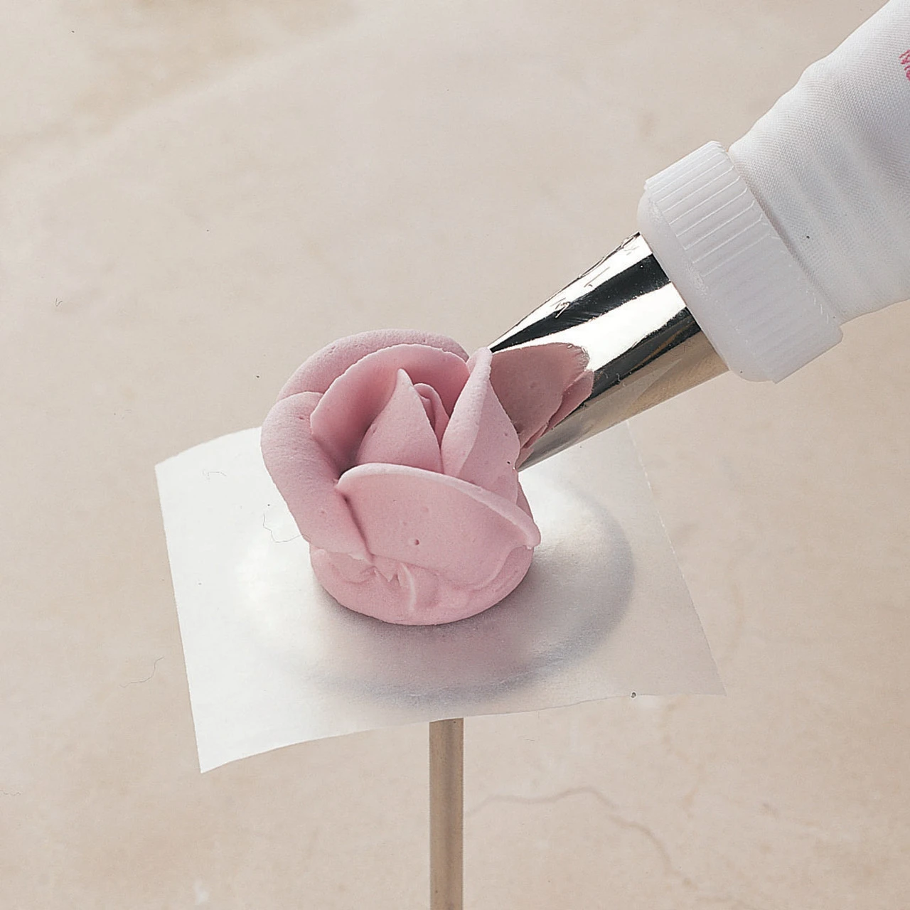 Wilton Decorating Cakes: A Reference And Idea Book By The School 9 Wilton Decorating Cakes: A Reference And Idea Book By The School - Image 7