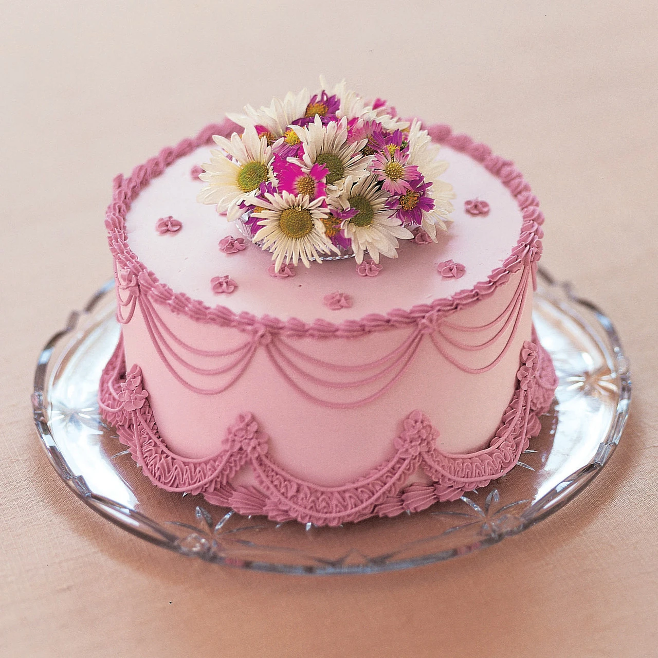 Wilton Decorating Cakes: A Reference And Idea Book By The School 13 Wilton Decorating Cakes: A Reference And Idea Book By The School - Image 11